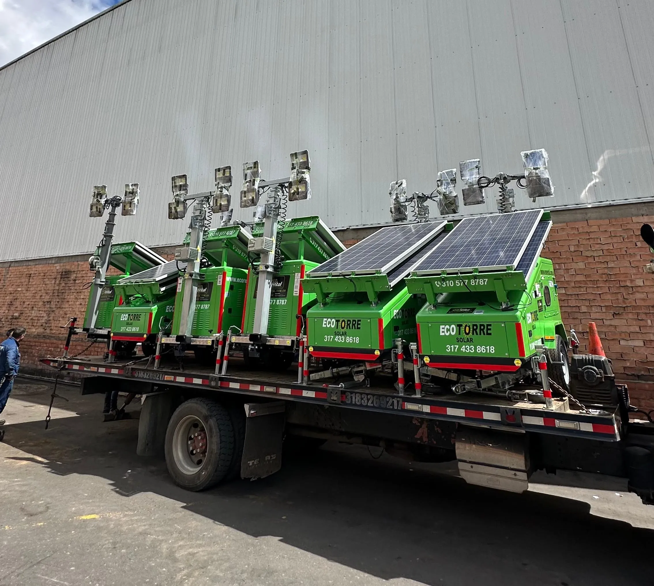 Torres de iluminación solar listas para su transporte y uso sostenible